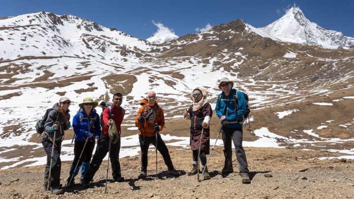 Group Pic on way to Nyele Pass